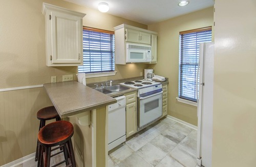 Canyon Lake Villa | Villa with Access to 6 Pools | 18-Hole Mini-Golf