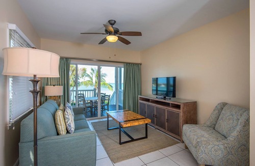 Marathon Villa | Villa with Resort Amenities | Full Kitchen