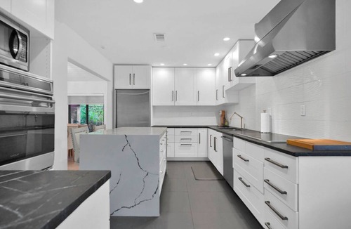 Seybold House | Villa Zen Miami Gated Luxury Home w/Pool Sleeps 8