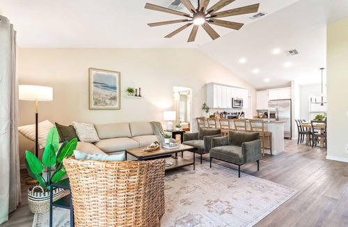 Summerfield House | Village Retreat Hot Tub Solar 4BR Near The Villages