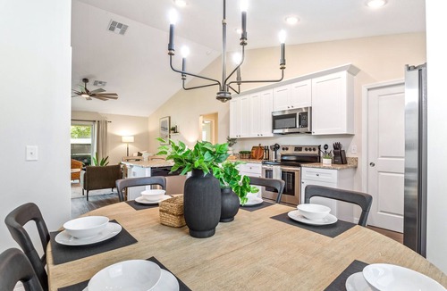 Summerfield House | Village Retreat Hot Tub Solar 4BR Near The Villages