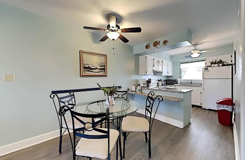 Pensacola Beach Apartment | Villas on the Gulf #H6