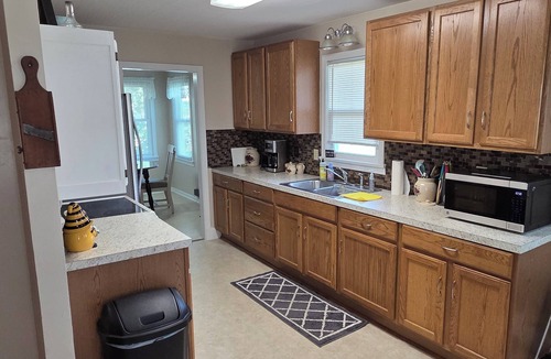 Russell House | Vintage on Lincoln - 3-bedroom 1 bath house in Russell,Ks.
