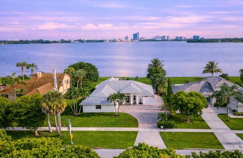 West Palm Beach House | Vista Bonita - Private Pool, Fire Pit, Mins to DT (fee applies if you would like the pool heater turned on)