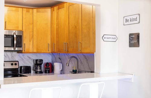 North Bay Village Apartment | Vista Mar, Minutes to Beach, Cozy
