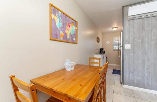 Santa Barbara Estates Apartment | Walk Pompano Beach From Our Cozy One Bedroom Apt