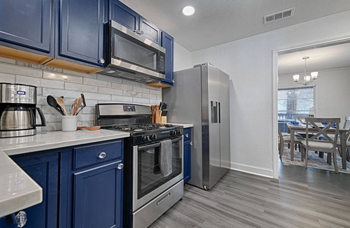 Central Arlington House | Walk to AT&T Stadium! | Dream City Retreat | 3BR/2BA w/Firepit & Modern Comforts