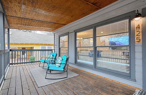 Central Arlington House | Walk to AT&T Stadium! | Dream City Retreat | 3BR/2BA w/Firepit & Modern Comforts