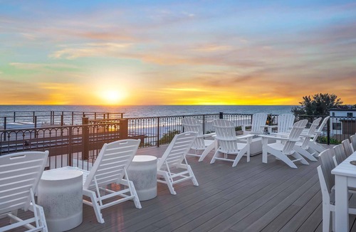 Bradenton Beach House | Walk to Beach & Bridge St - Gulf-View Luxury