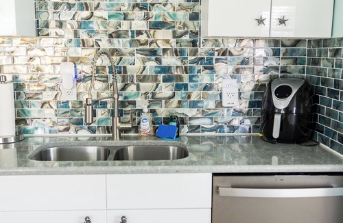 Ormond Ocean Gard Cottage | Walk to beach Cottage