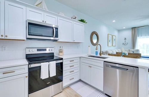 Hudson Beach Estates House | Walk to Beach! Waterfront Hudson Townhome