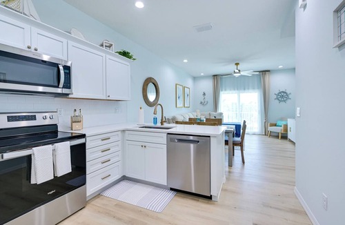 Hudson Beach Estates House | Walk to Beach! Waterfront Hudson Townhome