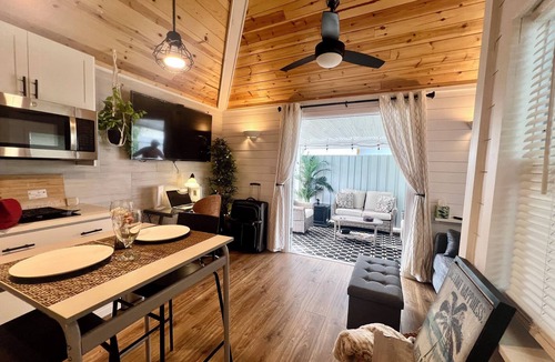 Delray Beach Cottage | Walk to Bustling Downtown Delray Beach