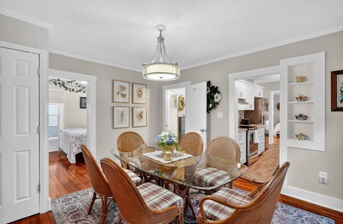 Mount Dora Cottage | Walk to Downtown Mount Dora! Patio Oasis + King Bed!