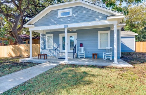 Lockhart House | Walk to Downtown Shops & BBQ: Home w/Fenced Yard!