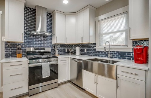 Central Arlington House | Walk to FIFA, AT&T, Globe Life | Pickleball, Hot Tub, Basketball