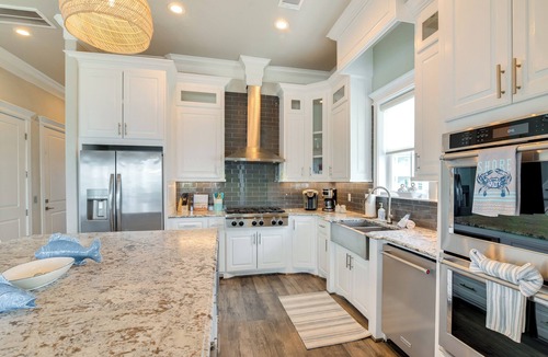 Galveston House | Walk to Galveston Beach: Family Gem w/Balconies!