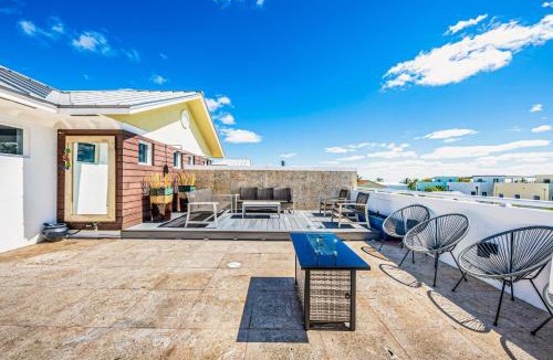 North Beach House | Walk to Hollywood Beach: Luxury Family Getaway!