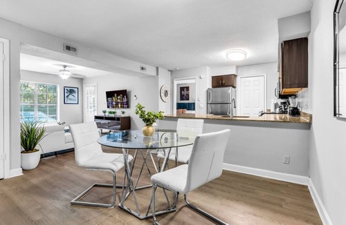 Survey Creek Apartment | Walk to Las Olas + 15 Min to Beach + Sleeps 6