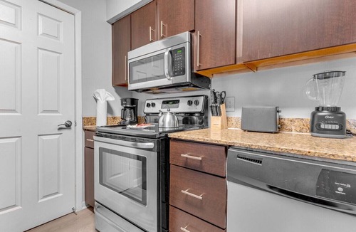 Survey Creek Apartment | Walk to Las Olas + 15 Min to Beach + Sleeps 6