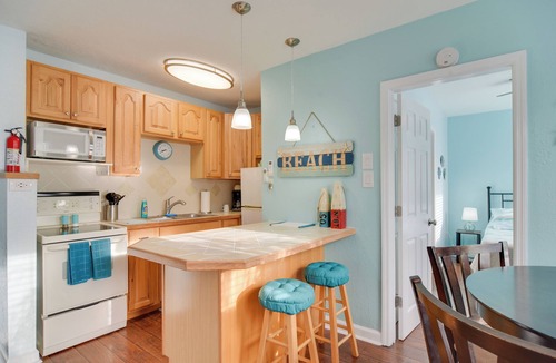 Madeira Beach Apartment | Walk to Madeira Beach: Family Resort Condo