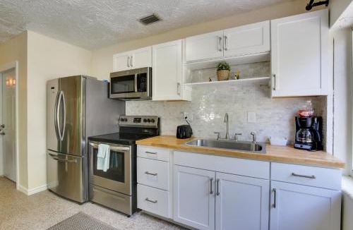 Deerfield Beach House | Walk to Ocean: Chic Deerfield Beach Cottage!
