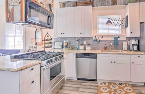 Galveston House | Walk to Pleasure Pier! 'Rose's Beach House'