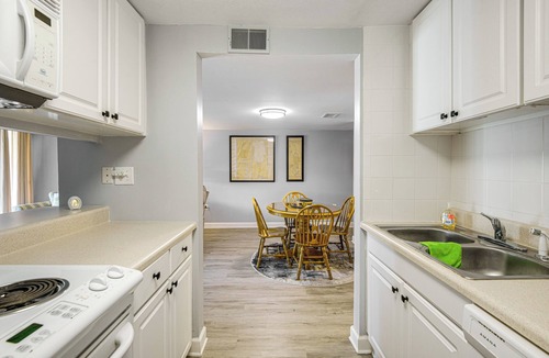 Welaka Condo | Walk to Pool: Riverfront Welaka Condo w/Boat Ramp