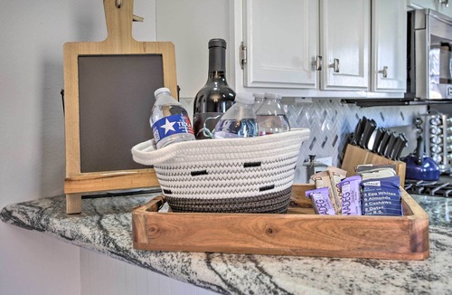 Galveston House | Walk to Restaurants: Getaway < 1 Mi to Seawall!