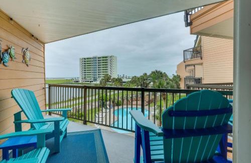Galveston House | Walk to Seawall & Beach! Galveston Condo w/Pool
