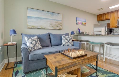 Galveston House | Walk to Seawall & Beach! Galveston Condo w/Pool