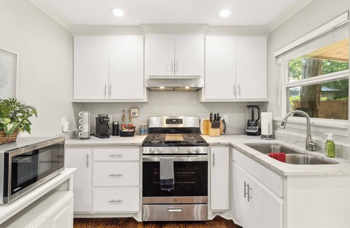 Central Arlington House | Walk to Stadium*Hot Tub*Secured Parking*Ping Pong