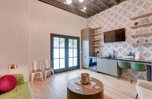 Galveston Condo | Walk to Strand Historic District: Stylish Dtwn Gem
