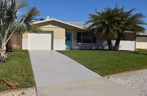 Ormond-by-the-Sea House | Walk to the Beach/River, Bikes, Paddleboard, Long Driveway - Great for Trailers