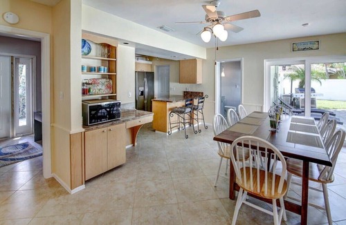 Santa Barbara Estates House | Walk To The Beach In Our Home W/Spa & Billiards!