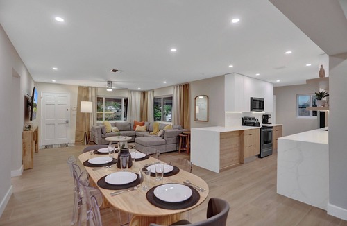 Wilton Manors House | Walk to Wilton Dr Waterfront Home