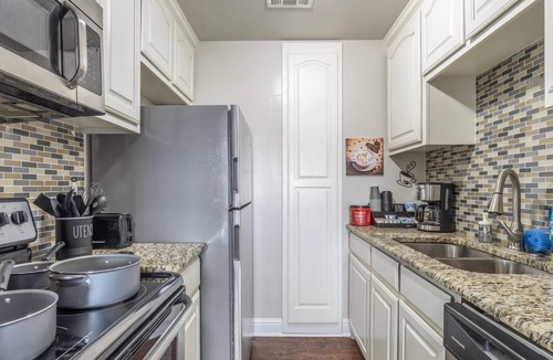 Arlington Apartment | Walk to World Cup Games! Near AT&T & Globe Life Field + Private Balcony