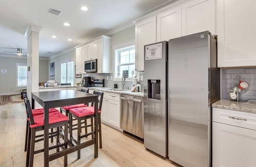 Bradenton Cottage | Walkable Location! Retreat 1 Mi to Island Ferry