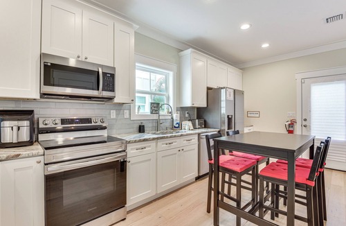 Bradenton Cottage | Walkable Location! Retreat 1 Mi to Island Ferry