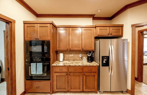 North Overton House | Walking distance from Texas Tech, sleeps up to 12 people!