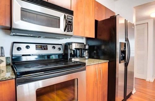 Brickell Condo | Warm and Tailored 1BR w Pool Hot tub GYM Parking