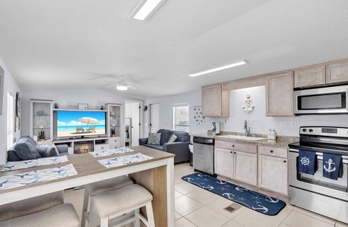 Sexton Cove Estates House | Water front 2-bedroom home in Key Largo with AC, WiFi