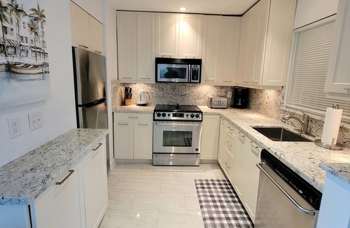 Harbor Village Condo | Water front condo with pool. Beautiful view. Walk to the beach.