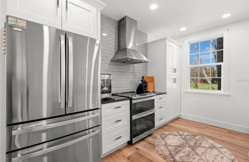 Bay Esplanade House | Water Front Home, with a short stroll to beach in Clearwater.