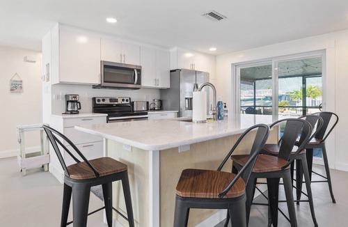Hudson Beach Estates House | Waterfront 2BR Jacuzzi, Private Dock, Gulf Access, Dogs OK, Open for Scalloping!