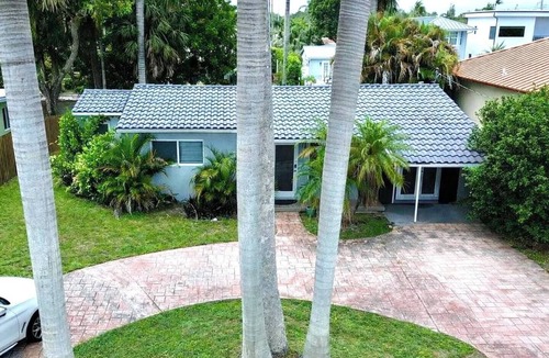 Citrus Isles House | Waterfront 2BR Oasis, Quiet Island Near Beach and Airport and Hard Rock Stadium