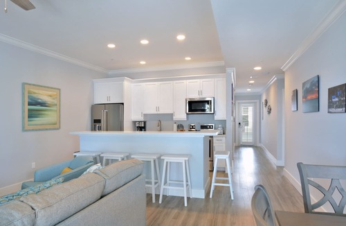 Meadows Condo | Waterfront 3-Bedroom Condo at Bayfront Suites & Marina- CLEANING FEE INCLUDED