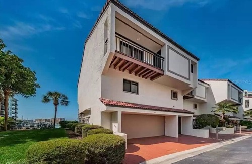 Island Estate House | Waterfront 3-bedroom townhome on Island Estates, Clearwater Beach
