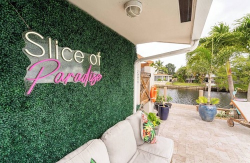 Fort Lauderdale House | Waterfront 3BR Oasis Heated Pool & Kayaks