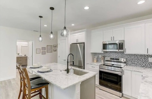 Oakland Hills House | WaterFront Boundary vacation! Close to beaches 3bdr2bath,golfing fishing